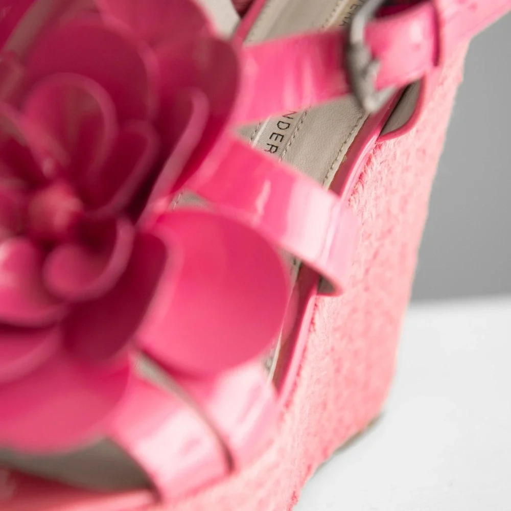 Vera Wang Pink Wedge Sandals Sz 7 BarbieCore Maximalist Coquette Artsy Platform